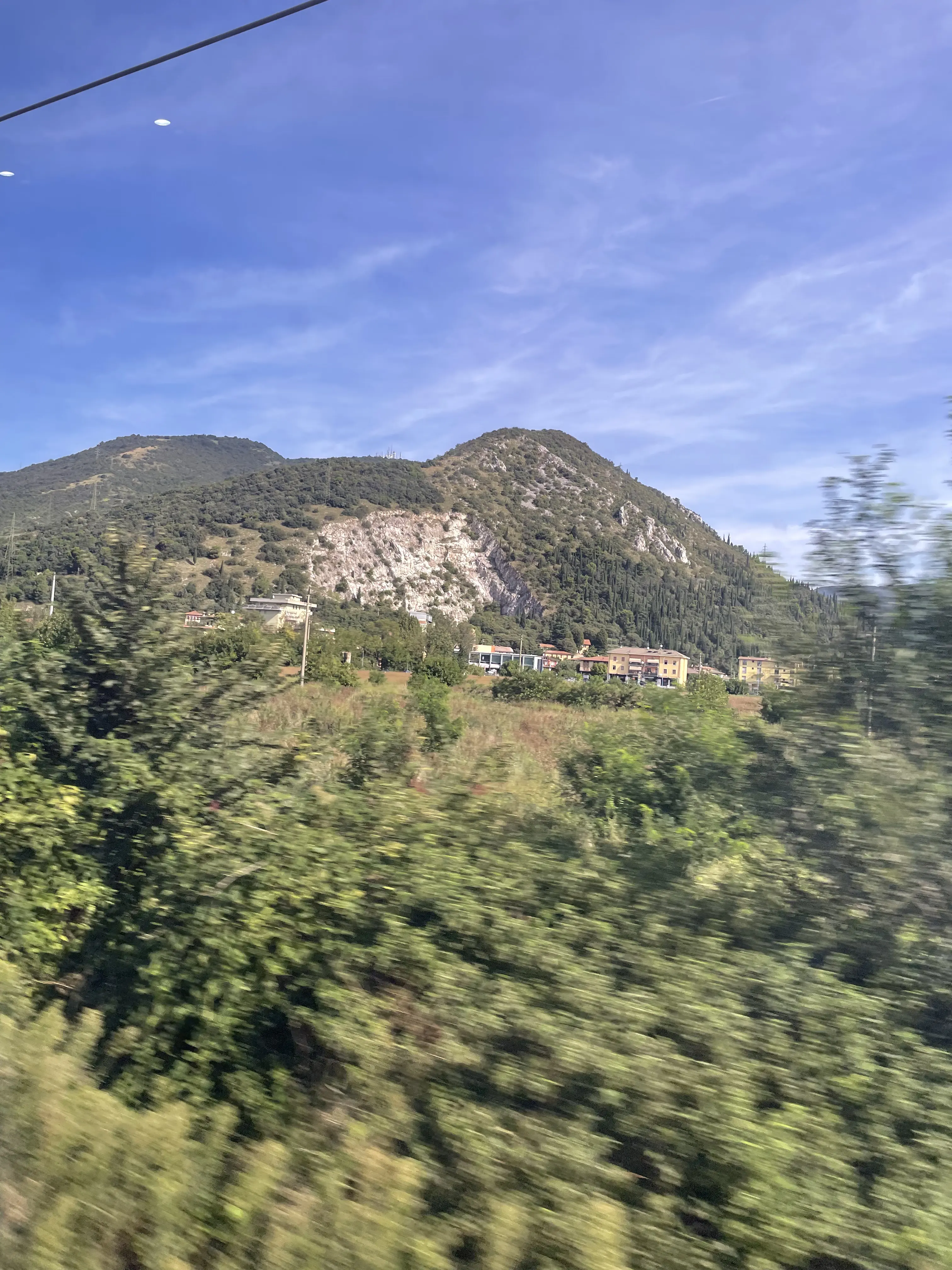 Горный пейзаж из окна поезда