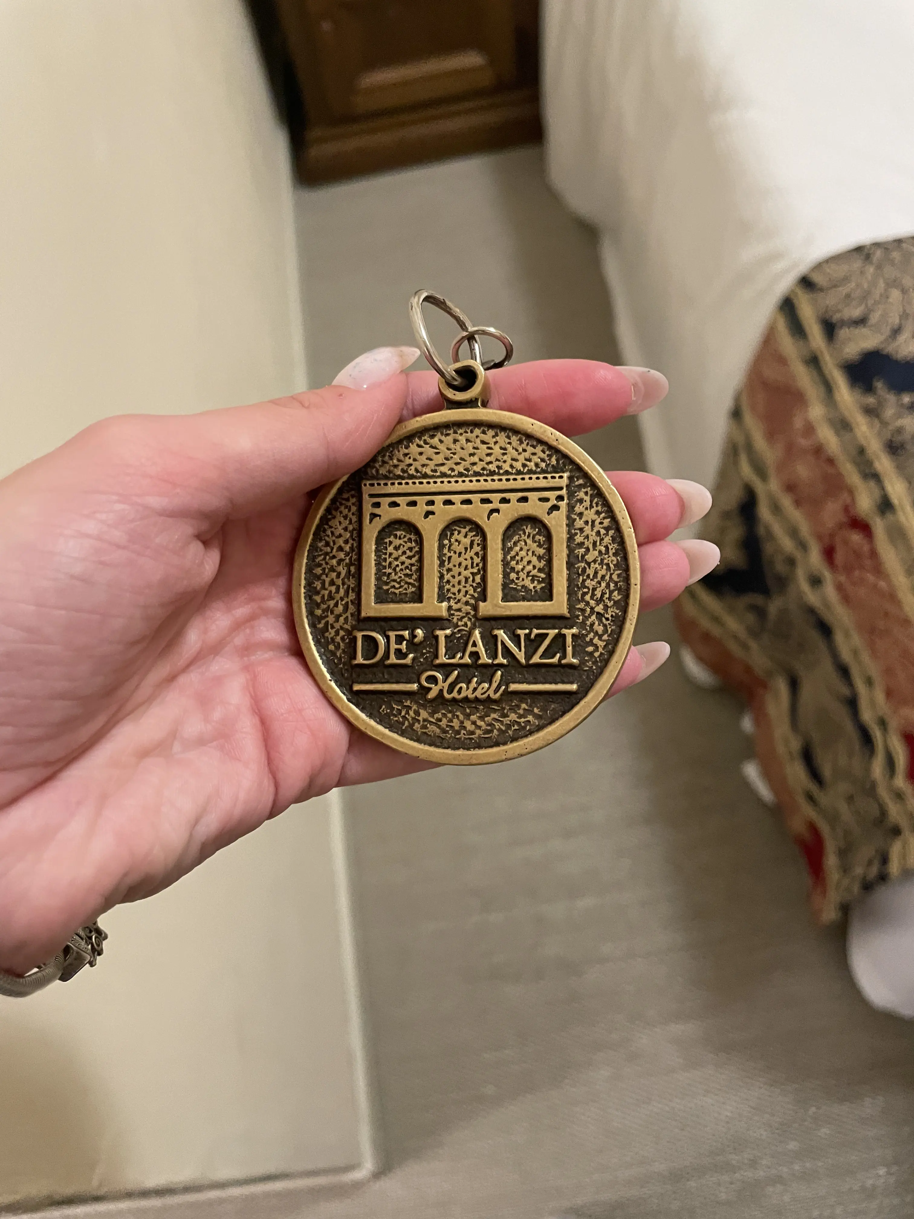 Очень атмосферный брелок