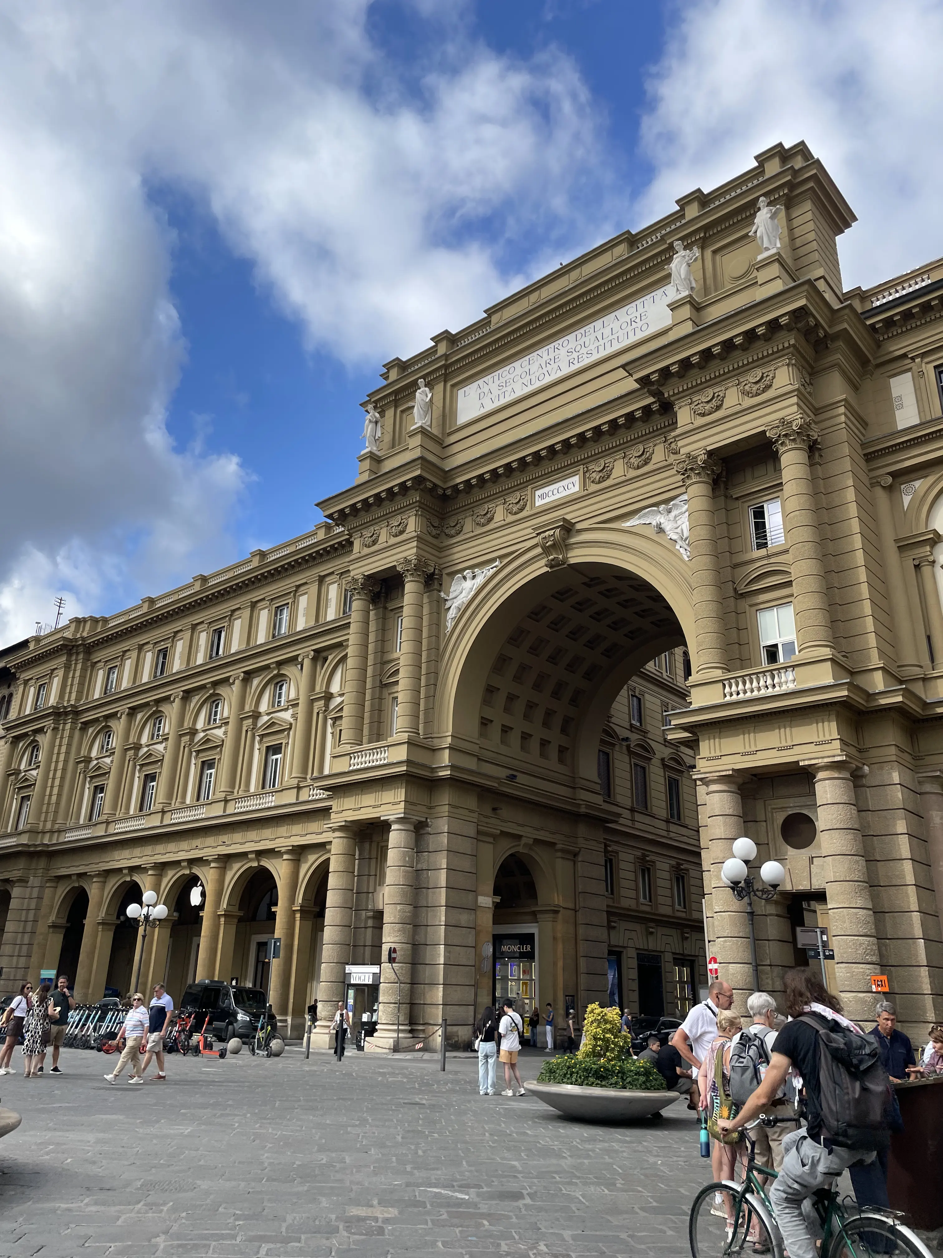 Площадь Республики