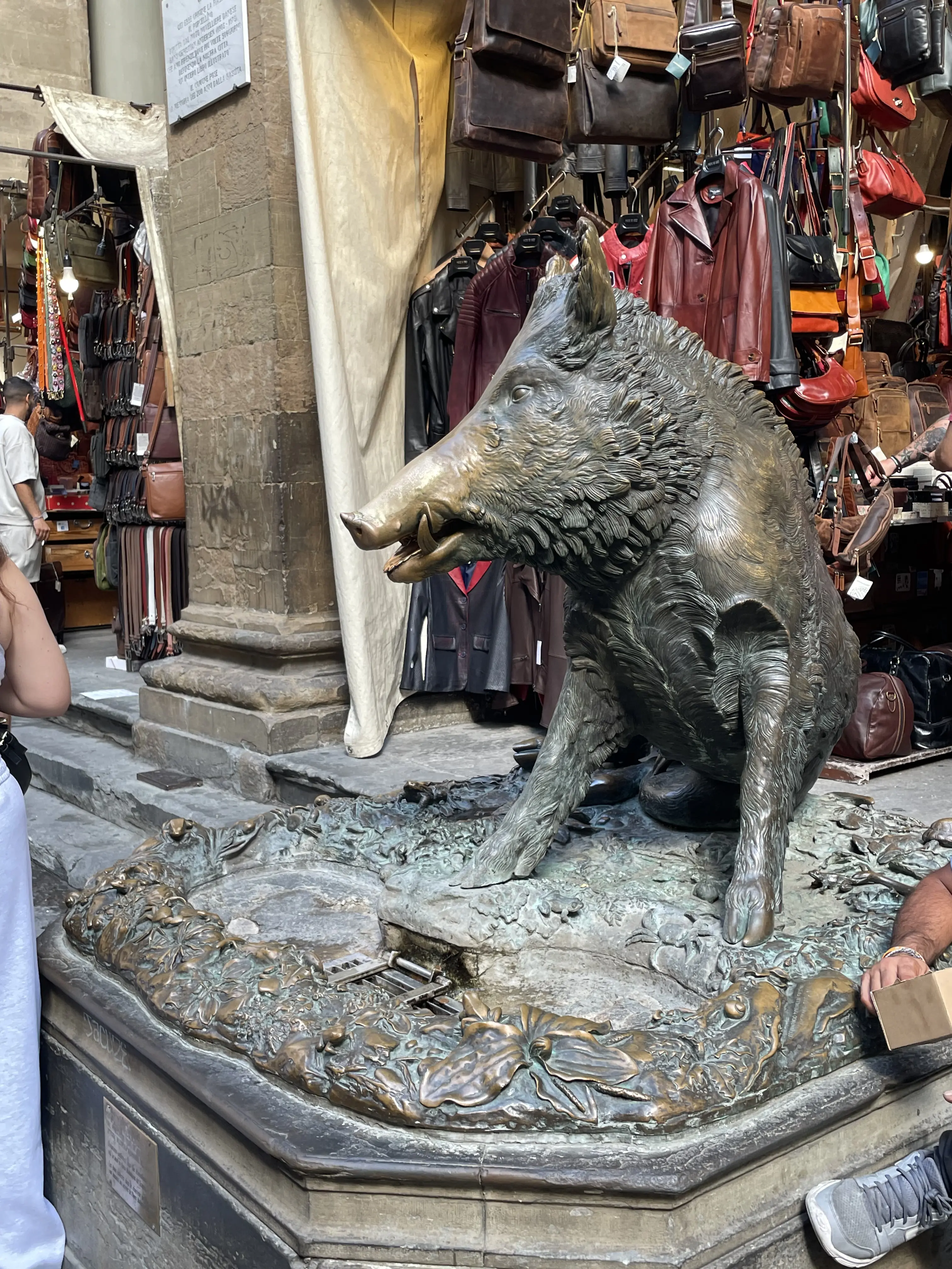 Фонтан в виде кабанчика 