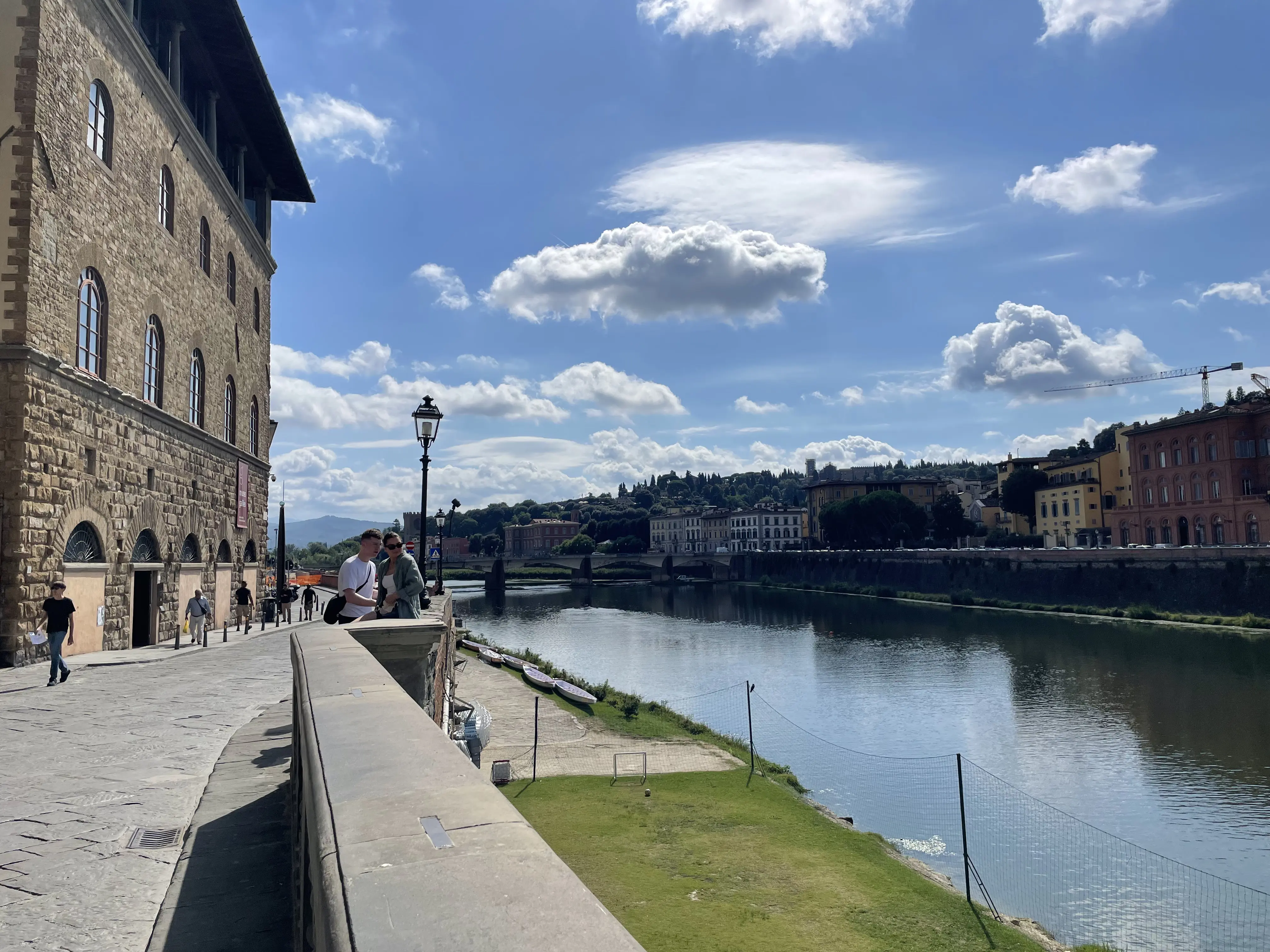 Набережная реки Арно рядом с галереей Уффици