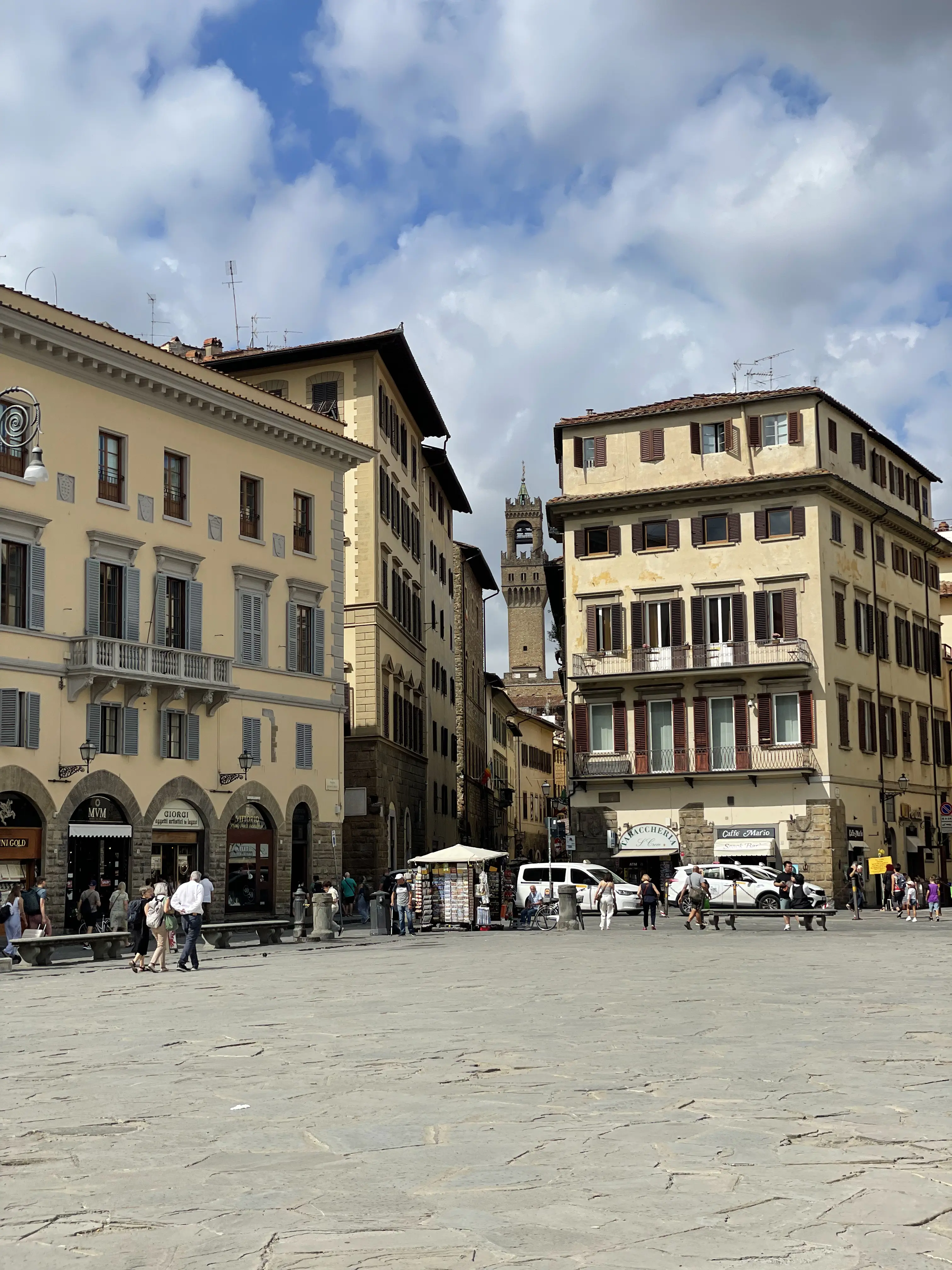 Вид на ратушу с площади Санта Кроче