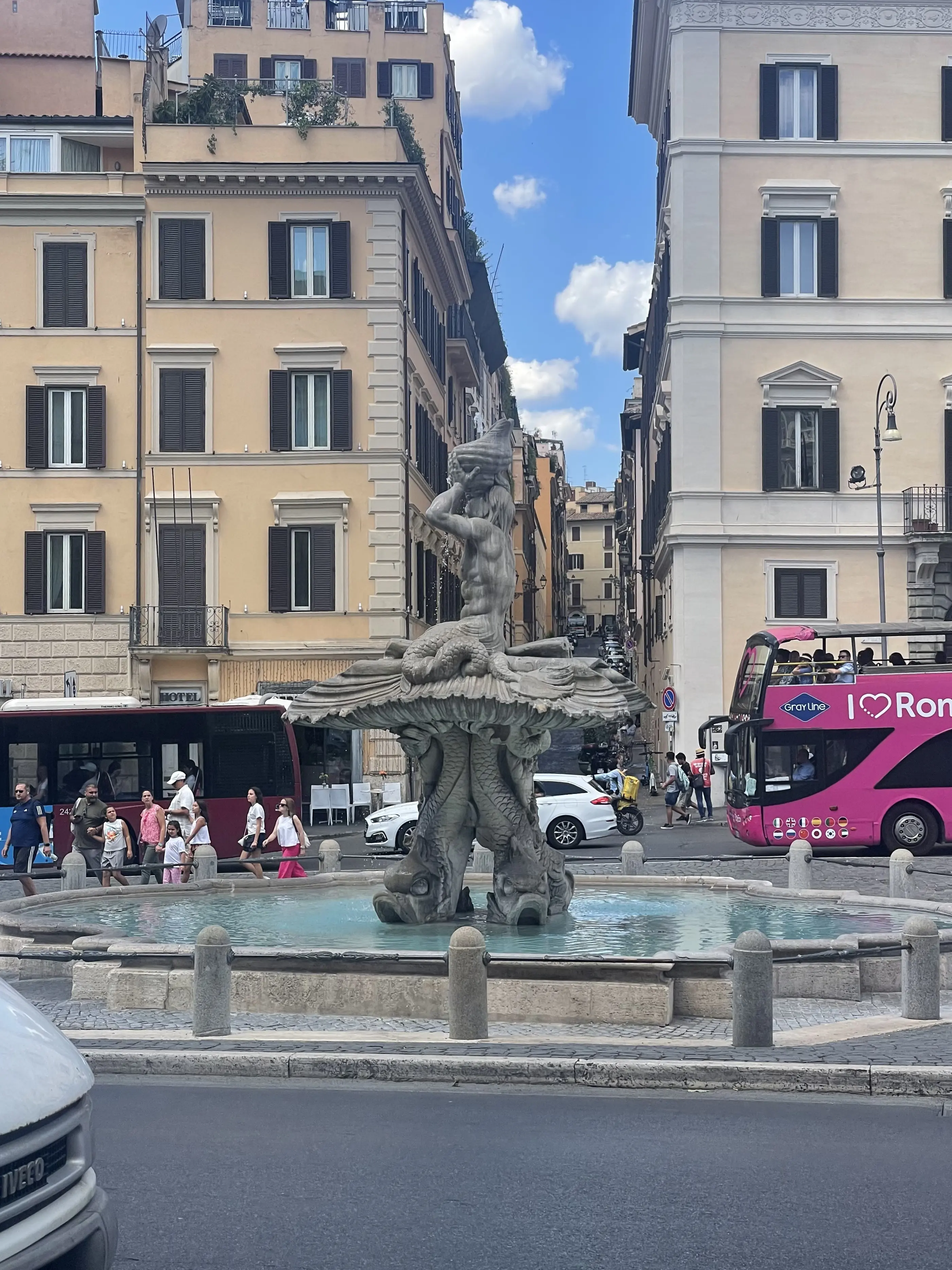 Виаджо Итальяно 🇮🇹 Часть 4: Рим: Фонтан Тритона на площади Барберини по пути в отель